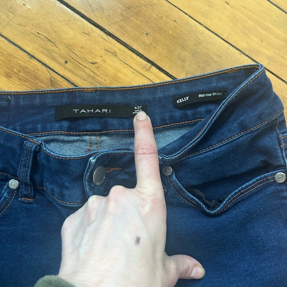 Tahari Kelly Classic Skinny Dark Wash Jeans, Size 4 - Picture 3 of 3